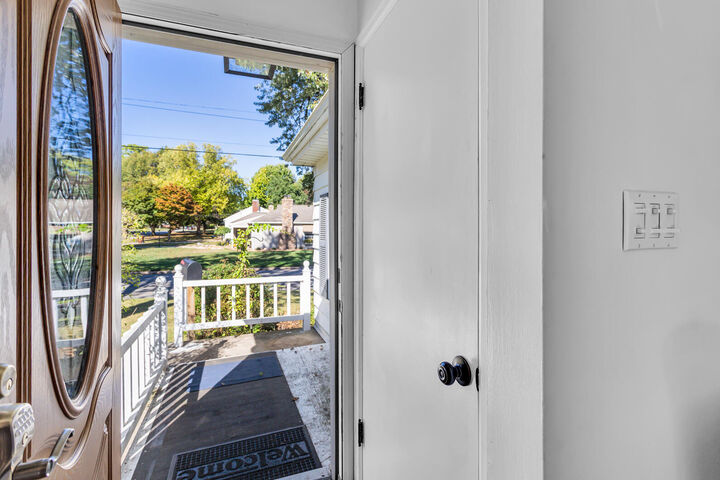 Property Photo:  1021 S Higby Street  MI 49203 