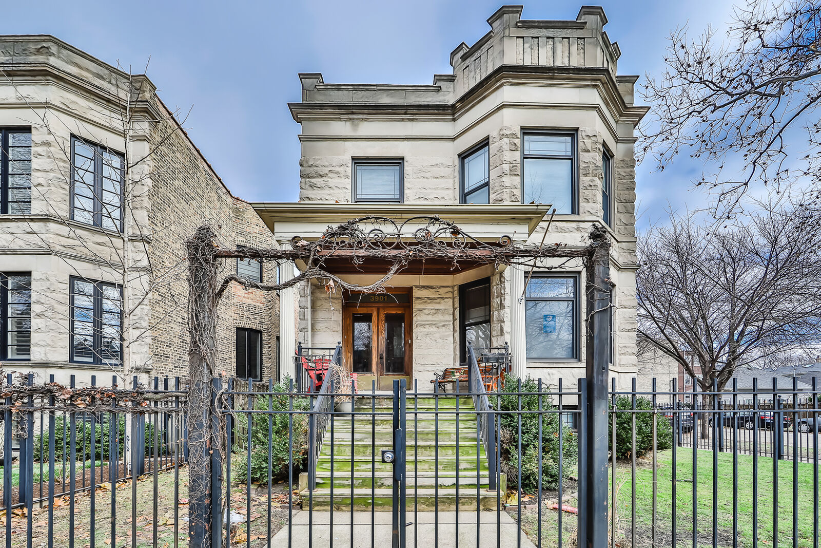 Property Photo: 3901 N Hamilton Avenue 1 IL 60618