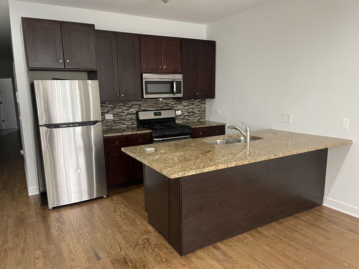 Property Photo: 3128 W Walton Street 1 IL 60622