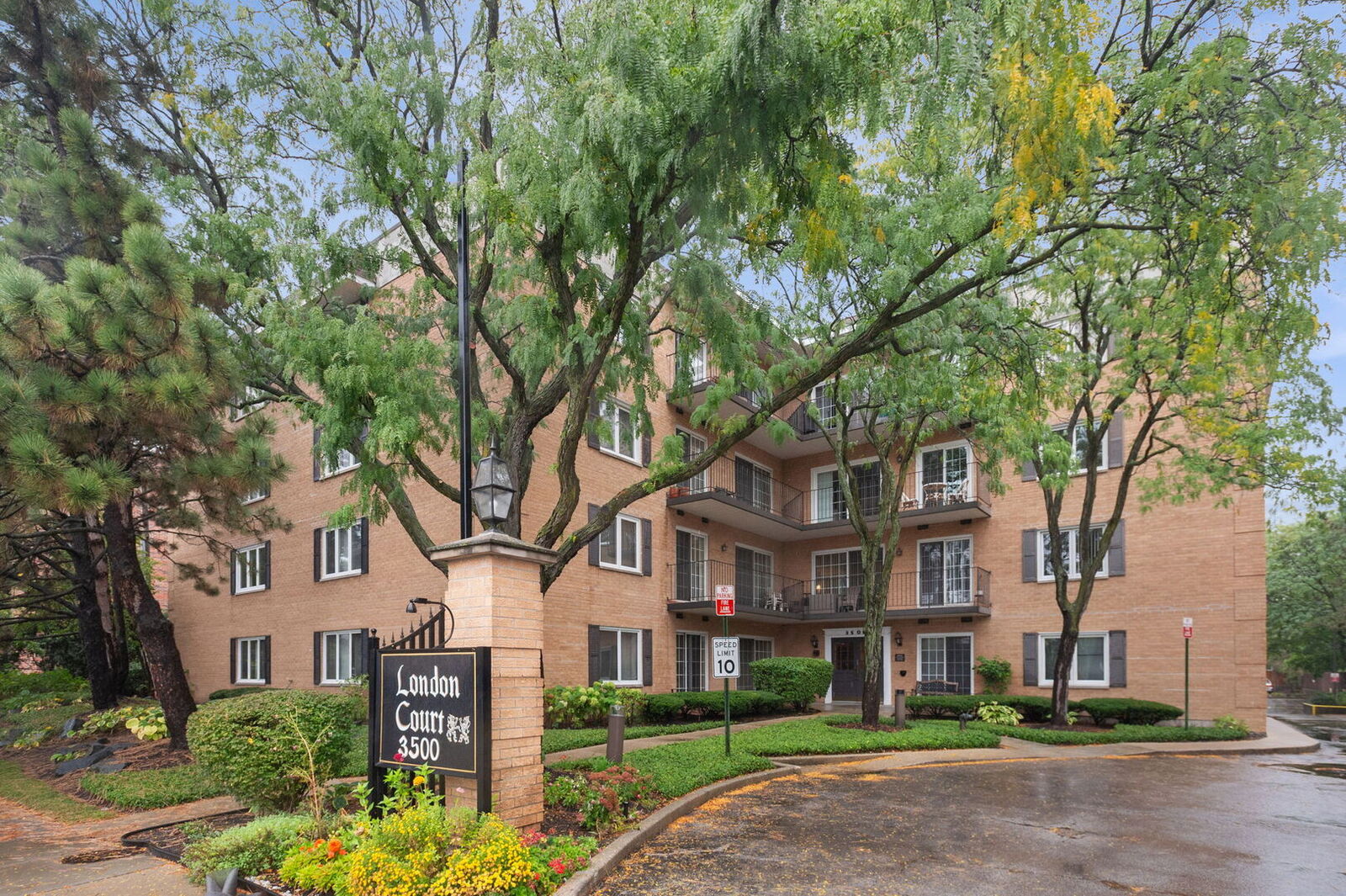 Property Photo: 3500 Church Street 204 IL 60203