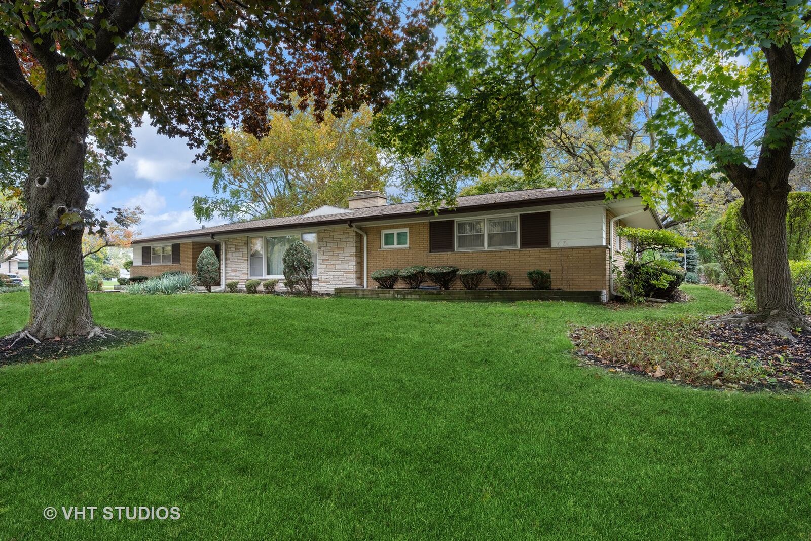 Property Photo: 301 S Arlington Heights Road IL 60007