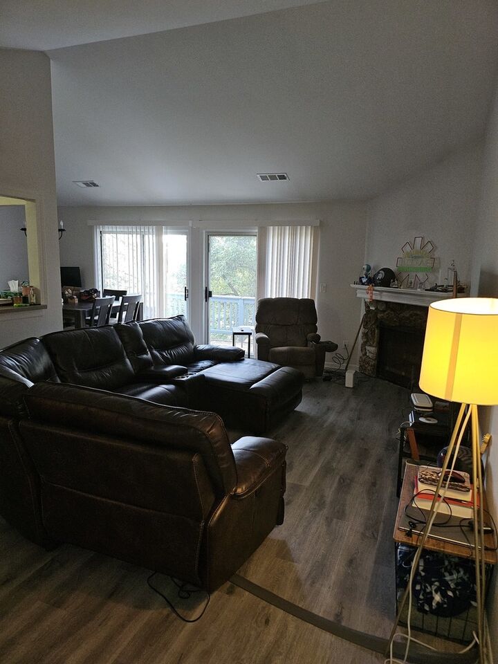 Property Photo: 1588 Burr Oak Court B IL 60189