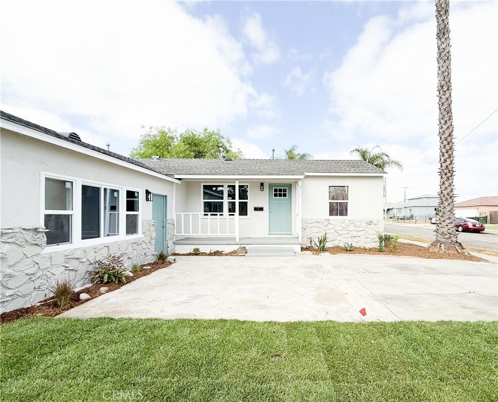 Property Photo: 511 N Albertson CA 90220