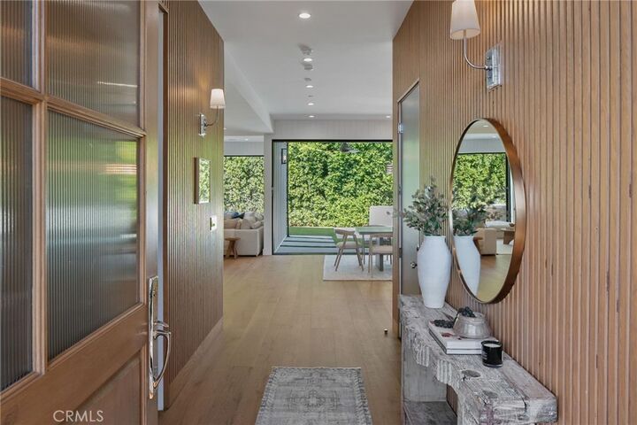Property Photo:  13627 Chandler Boulevard  CA 91401 