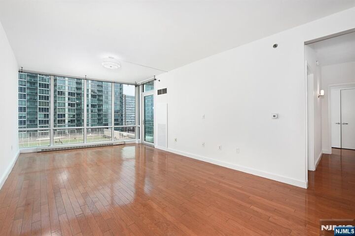 Property Photo:  20 Newport Parkway 1211  NJ 07310 