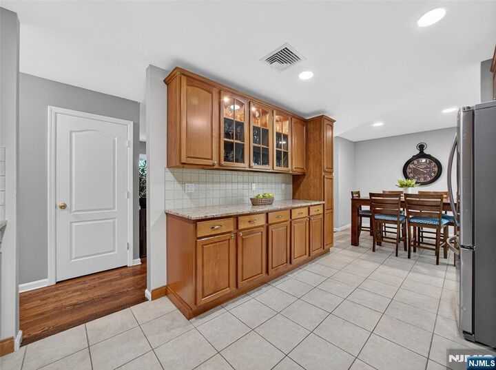Property Photo:  46 Elbert Court  NJ 07446 