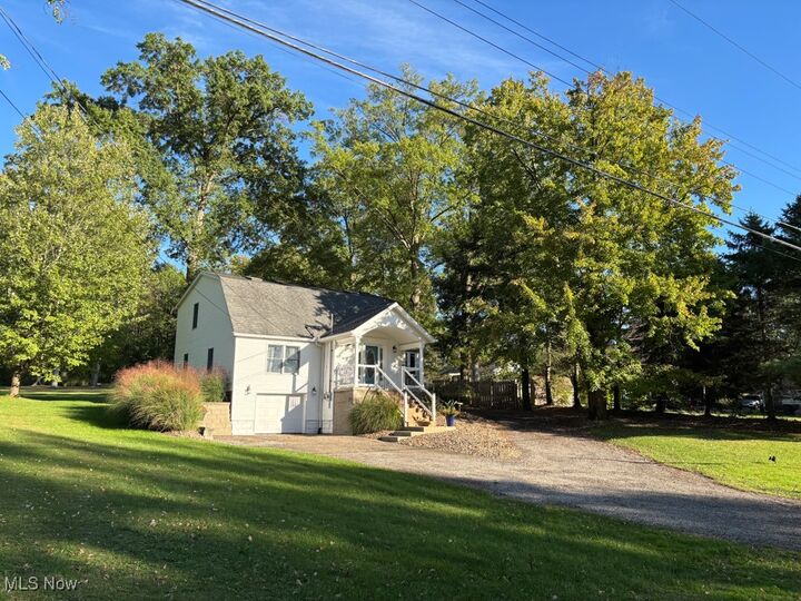 Property Photo: 248 Darlington Road NE OH 44484