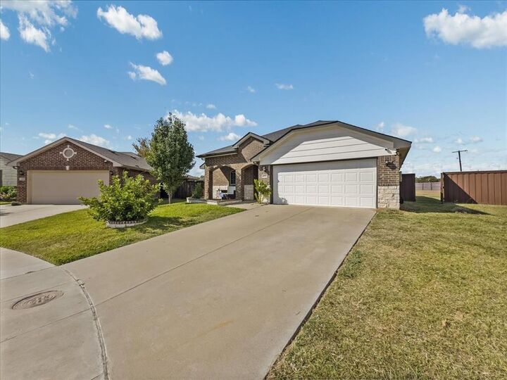 Property Photo: 14201 Bridgeview Lane TX 75253