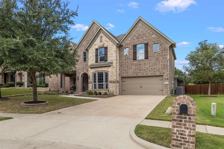 Property Photo: 7704 Dawson Creek Drive TX 75071