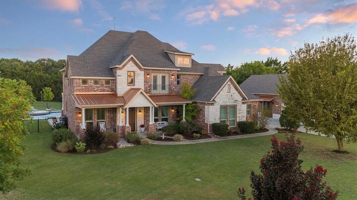 Property Photo: 2105 Muscovy Court TX 75189