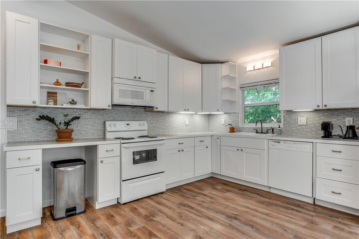 Property Photo:  6 Bishampton Lane  AR 72714 