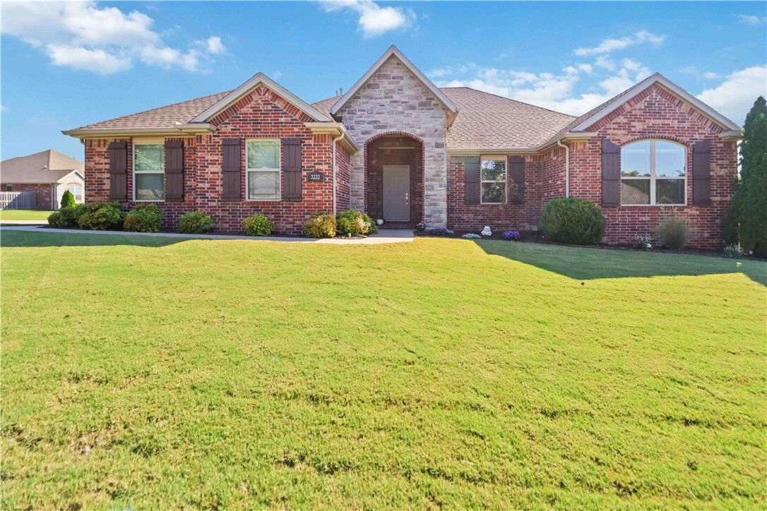 Property Photo: 3222 N Raven Lane AR 72704