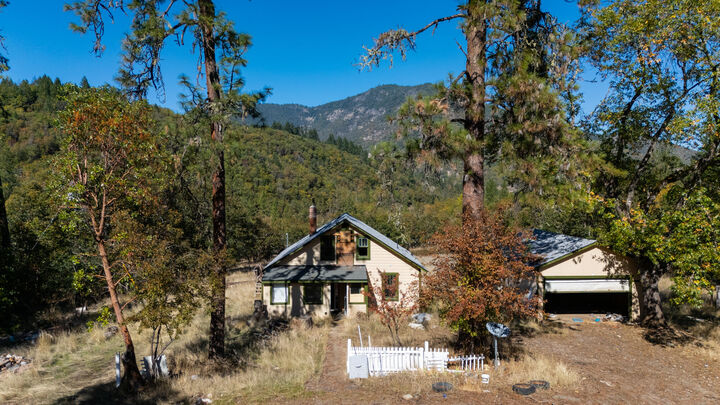 Property Photo: 379 Savage Creek Road OR 97527