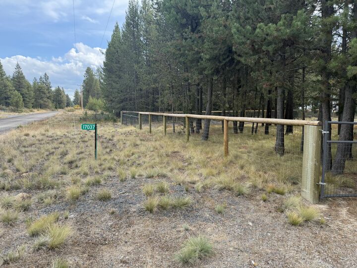 Property Photo: 17037 Downey Road OR 97707