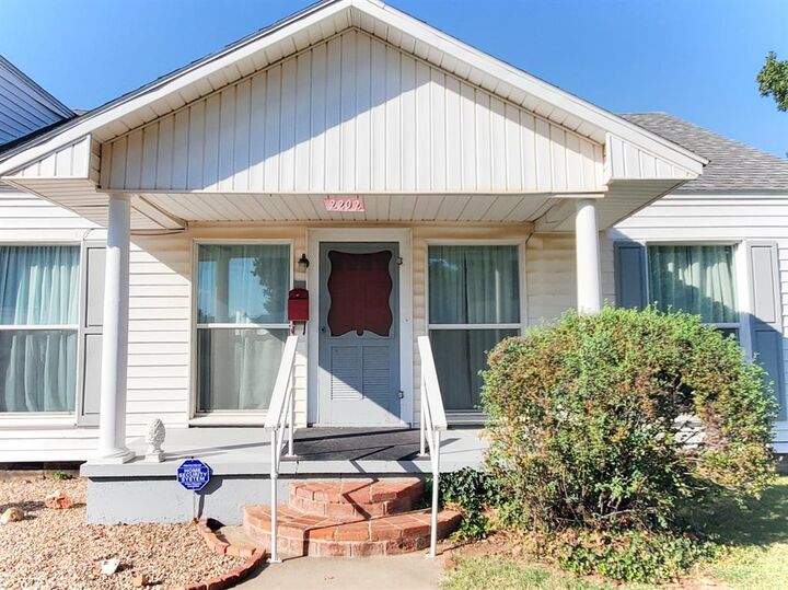 Property Photo: 2202 W Maine Avenue OK 73703-5322