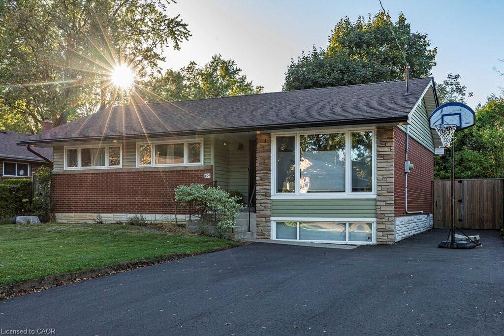 Property Photo:  104 West 33rd Street  ON L9C 5J1