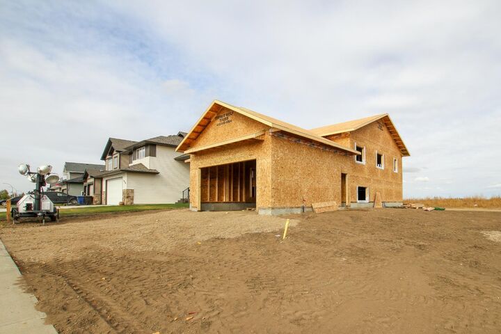 Property Photo: 4782 Aspen Lakes Boulevard AB T4M 0M8