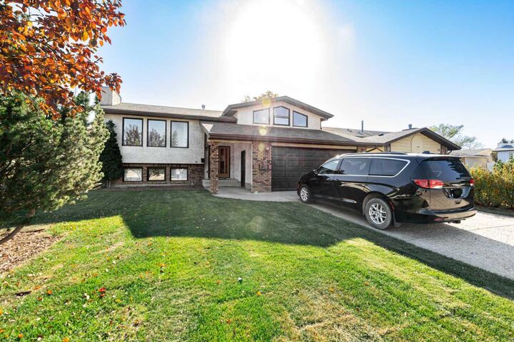32 Huget Crescent  Red Deer AB T4N 6P4 photo
