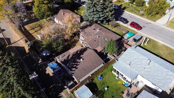 Property Photo:  8127 43 Avenue NW  AB T3B 1X8