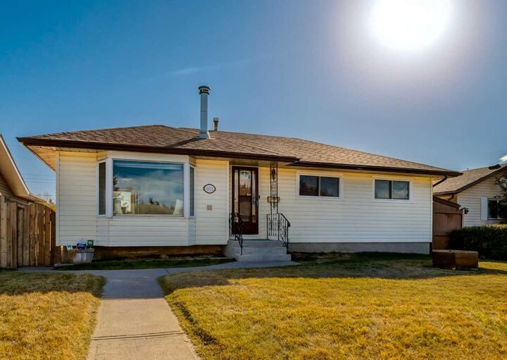 Property Photo: 4611 Fortune Road SE AB T2A 2A7