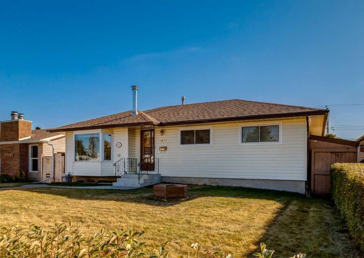 Photo de la propriété:  4611 Fortune Road SE  AB T2A 2A7