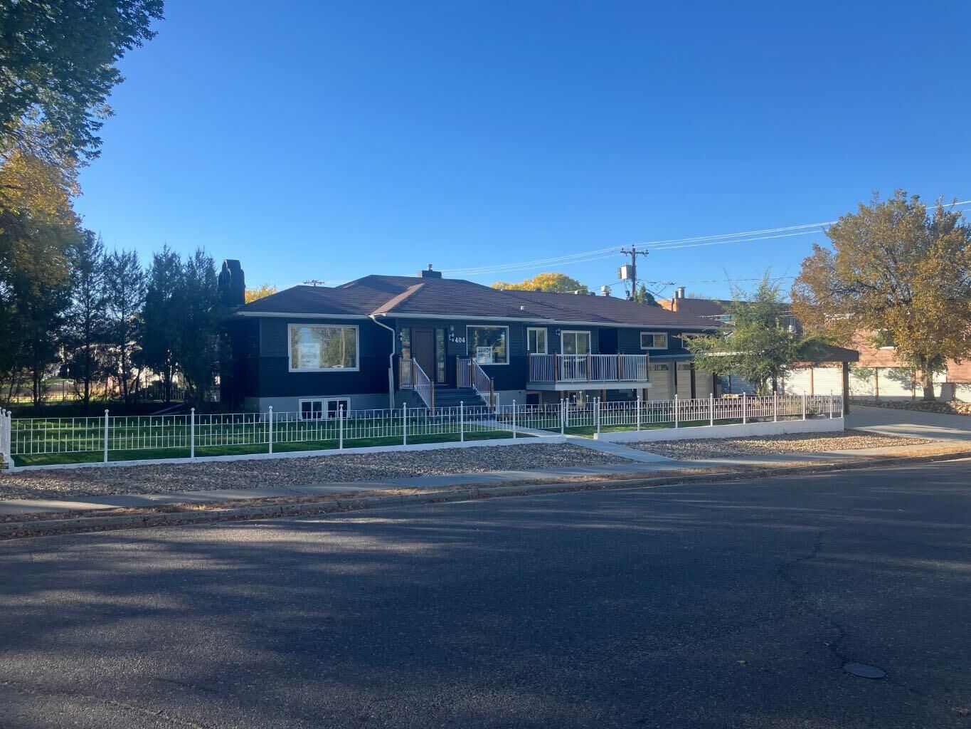 Property Photo:  404 8 Street SW  AB T1A 4M2 