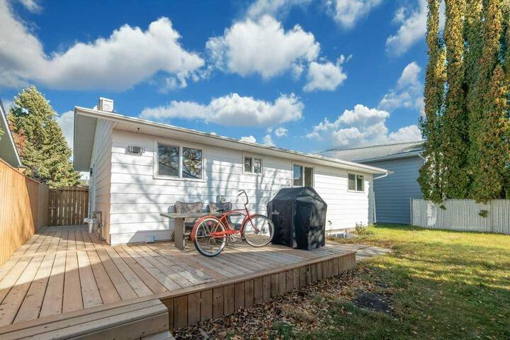 Property Photo:  35 Cole Street  AB T4P 2E5 