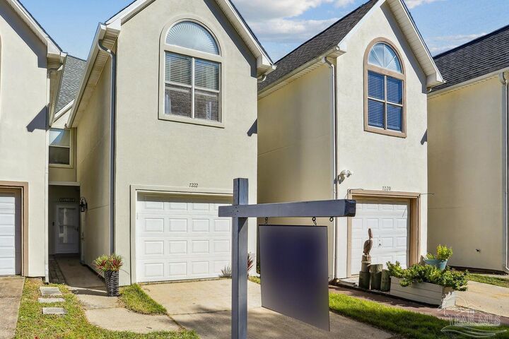 Property Photo: 7222 Majestic Blvd FL 32566