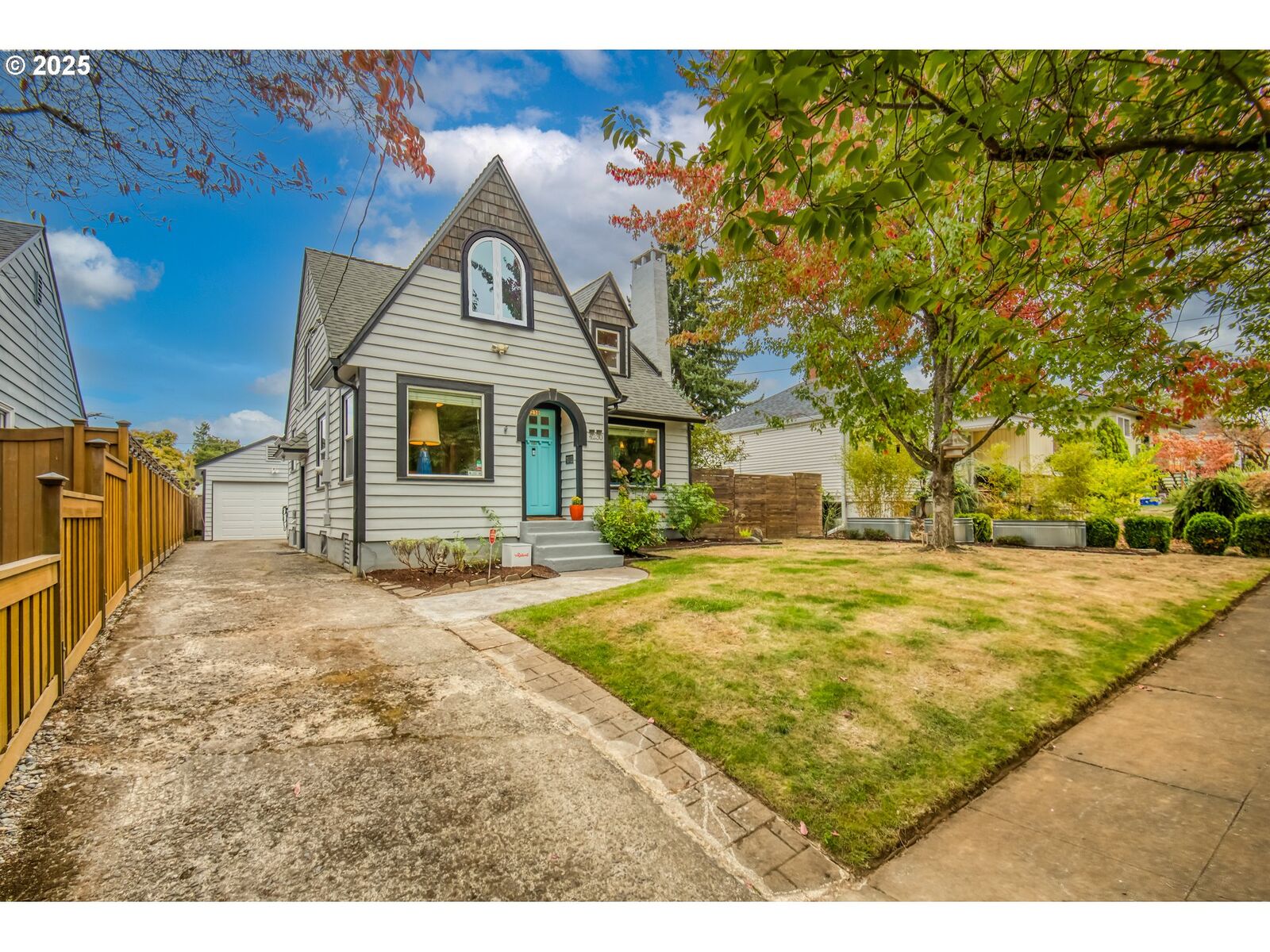 Property Photo: 4230 NE 71st Ave OR 97218