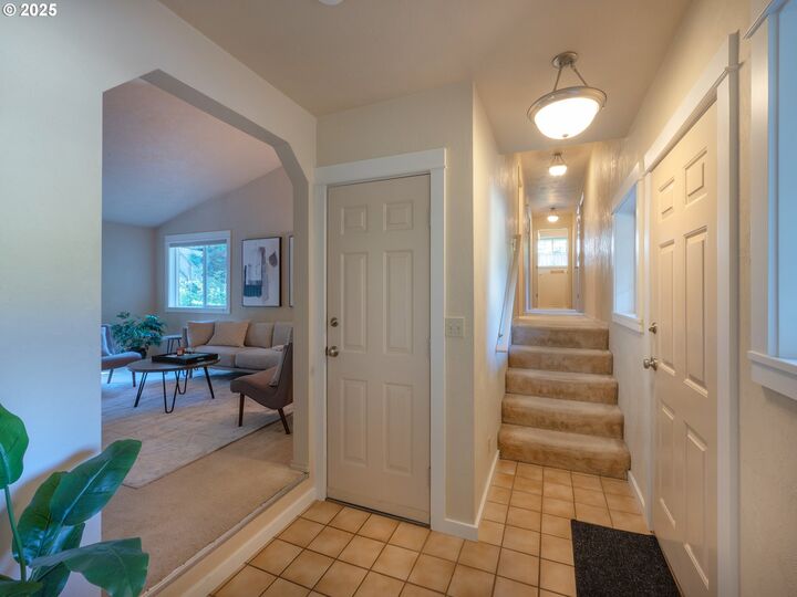 Property Photo: 350 Dellwood Dr OR 97405