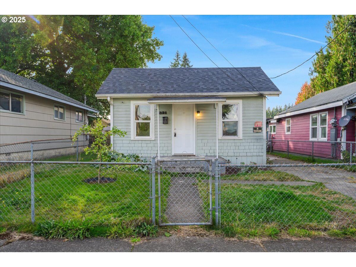 Property Photo:  321 NW 2nd Ave  WA 98626 