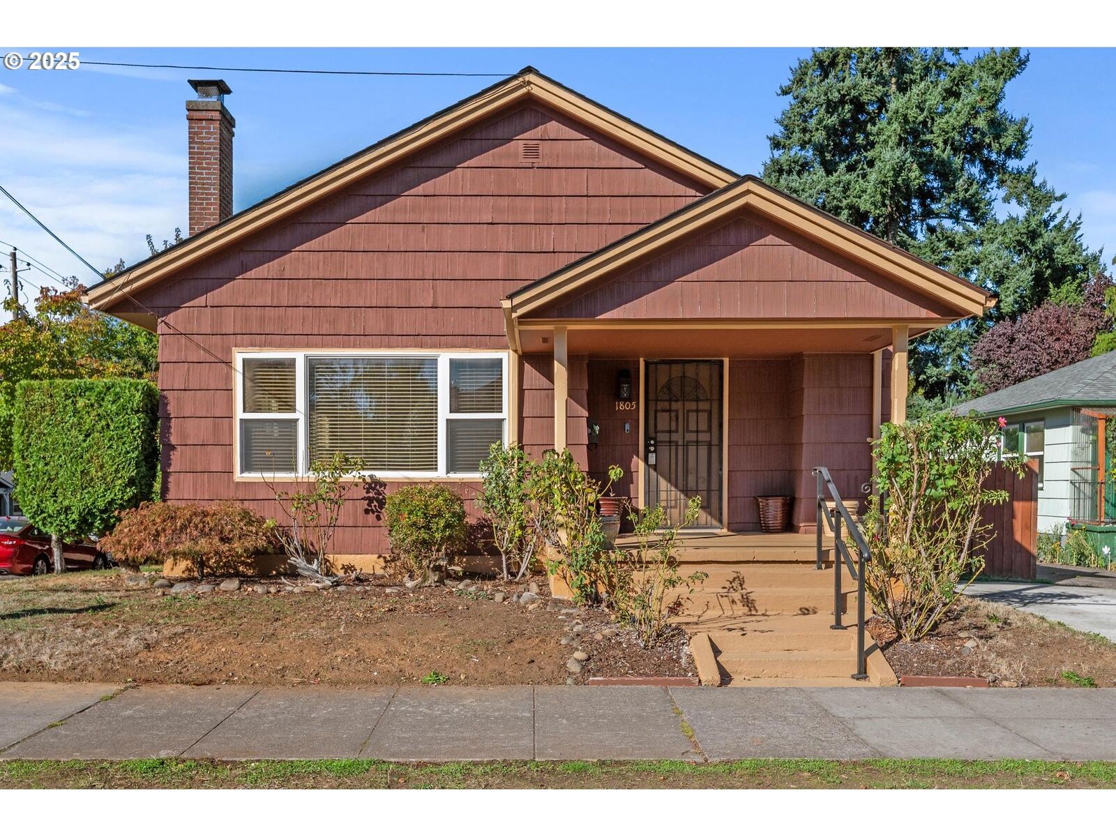 Property Photo:  1805 NE Emerson St  OR 97211 
