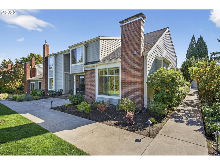 Property Photo:  1908 Bonniebrae Dr  OR 97034