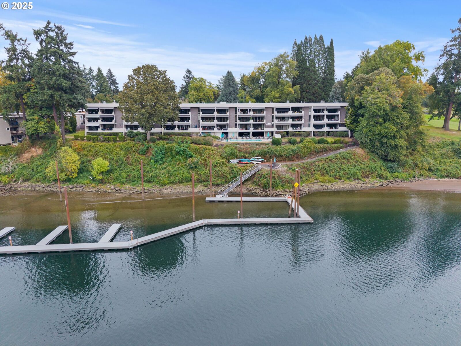 Property Photo:  790 SE Webber St 104  OR 97202 