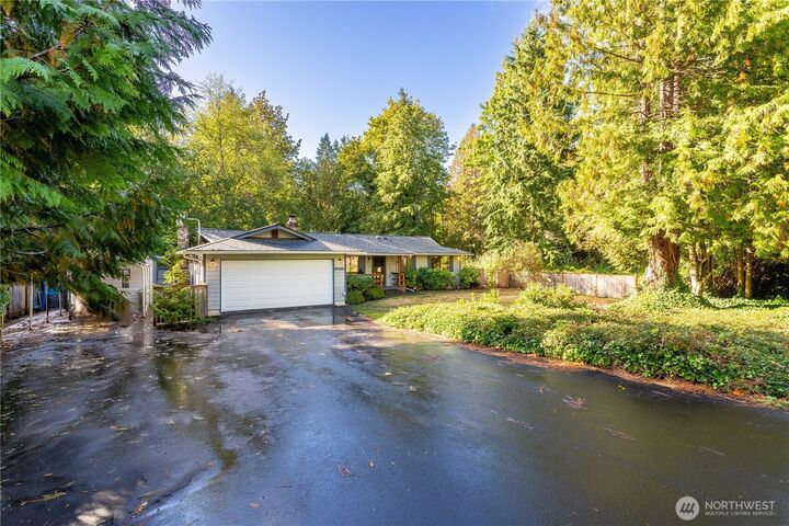 Property Photo: 26915 209th Avenue SE WA 98042