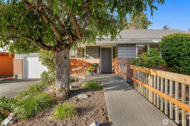 3916 SW 100th Street  Seattle WA 98146 photo