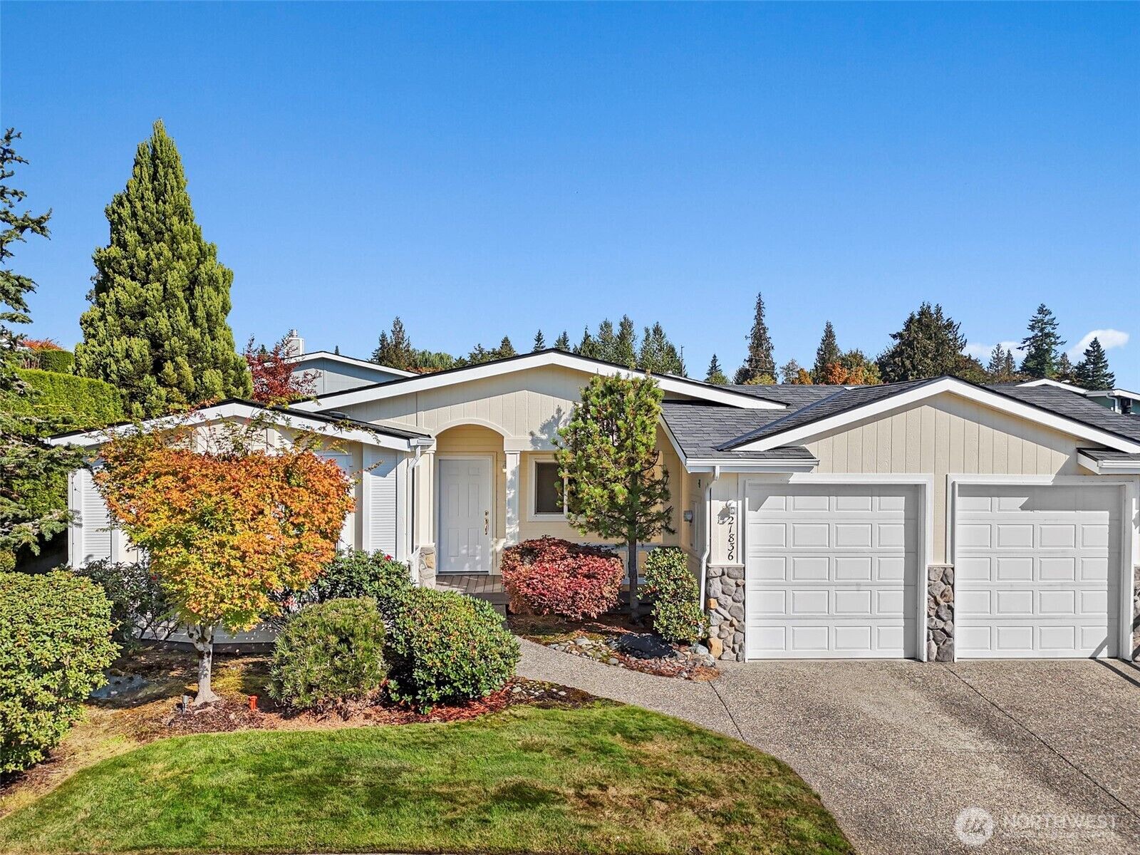 Property Photo: 21836 SE 274th Lane 79 WA 98038