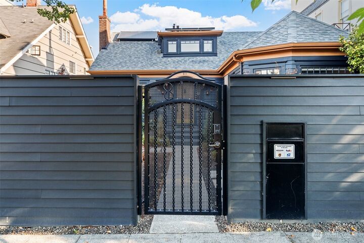 Property Photo: 811 N I Street WA 98403