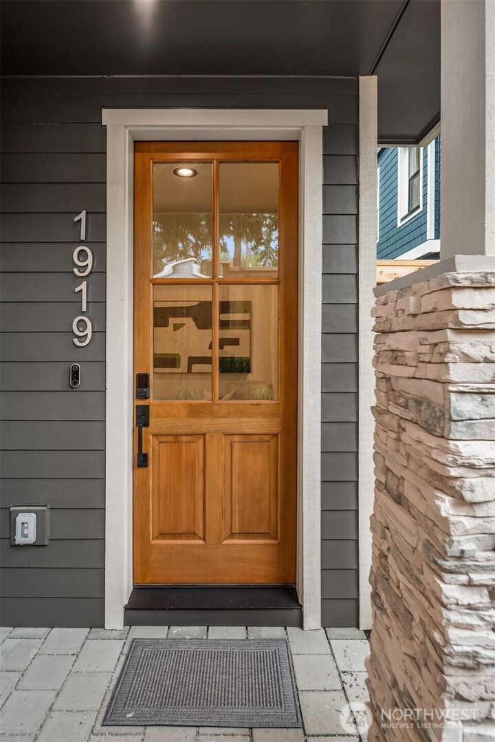 Property Photo:  1919  3rd Street  WA 98033 