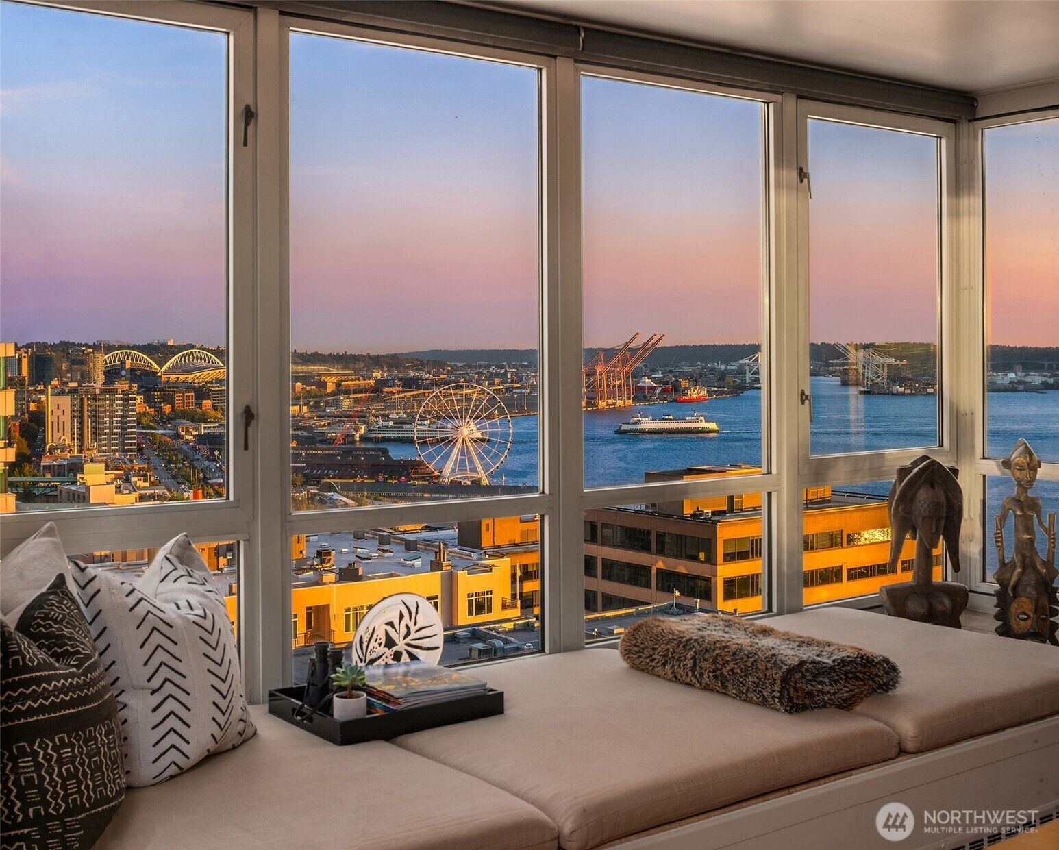 Property Photo:  2125  1st Avenue 1204  WA 98121 