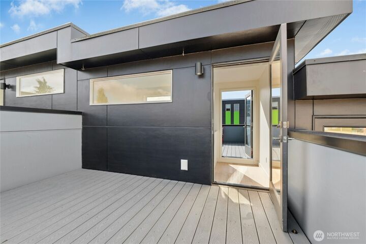 Property Photo:  121  15th Ave A  WA 98122 