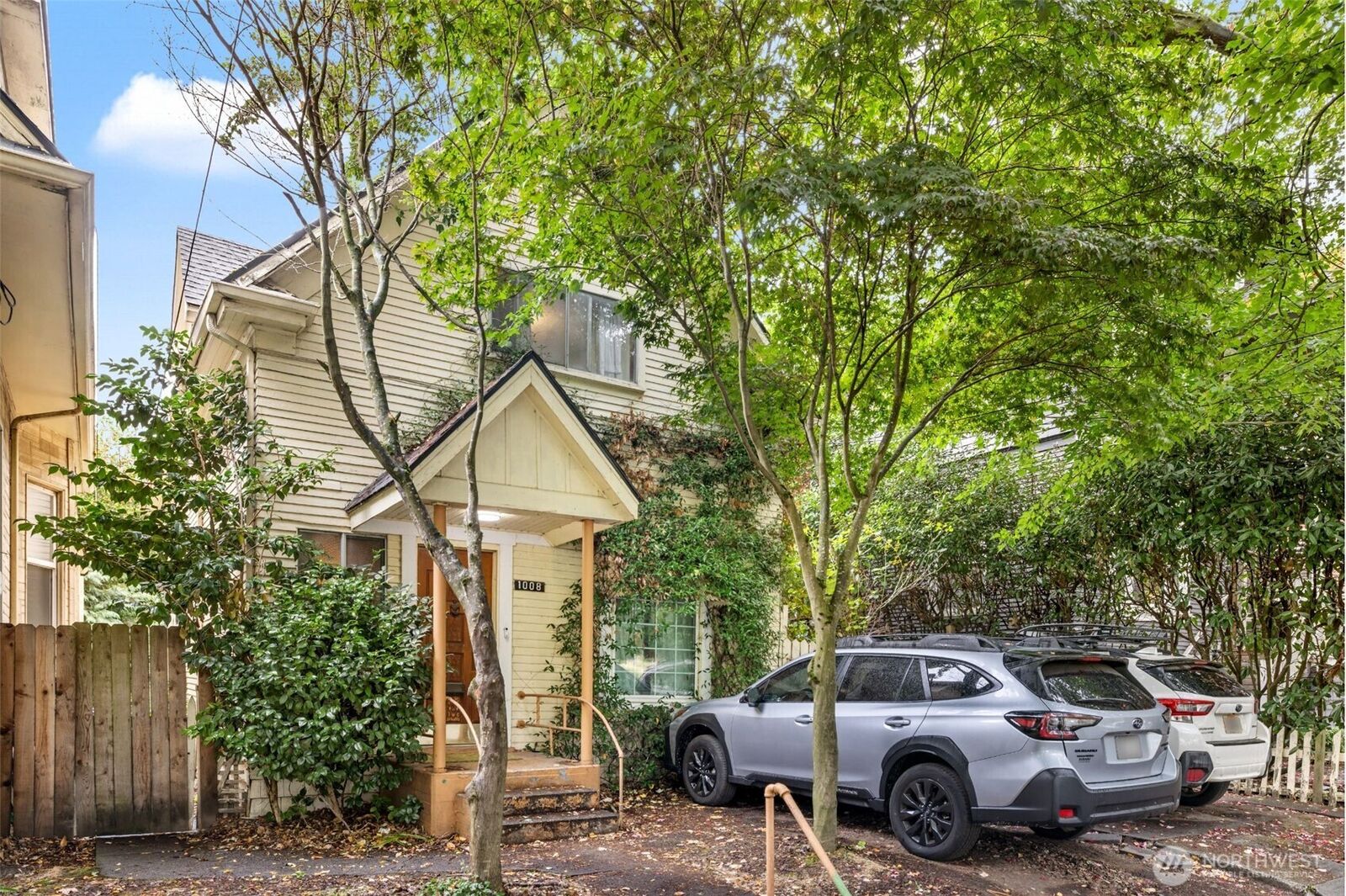 Property Photo: 1008 E Denny Way WA 98122