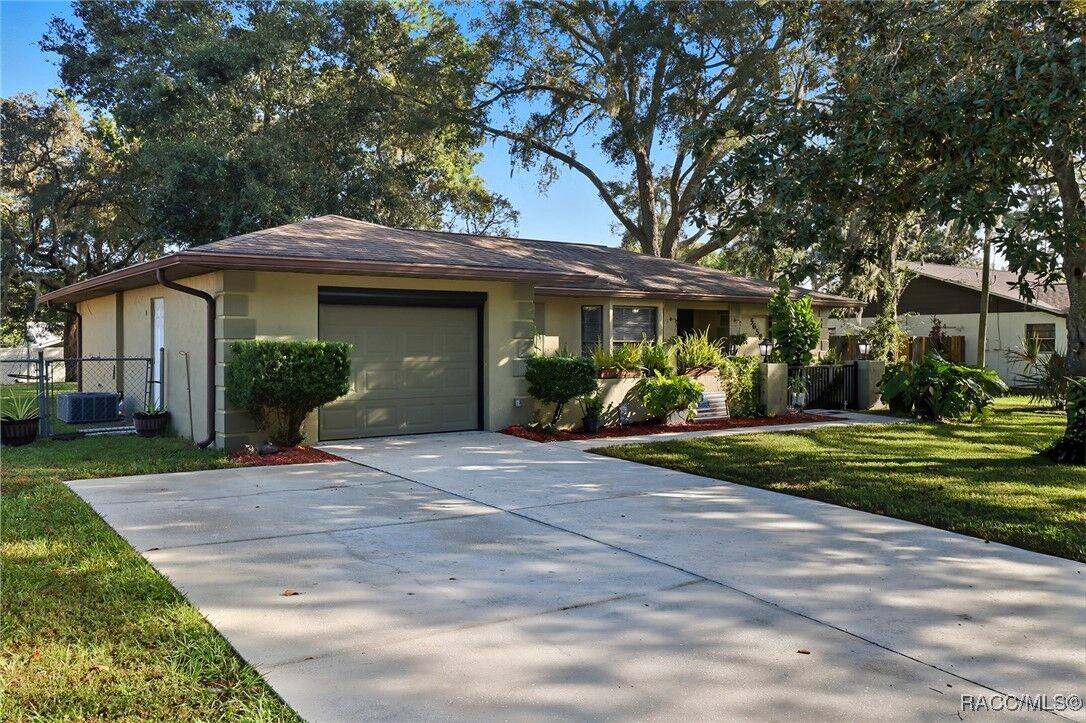 Property Photo: 5658 W Pine Circle FL 34429