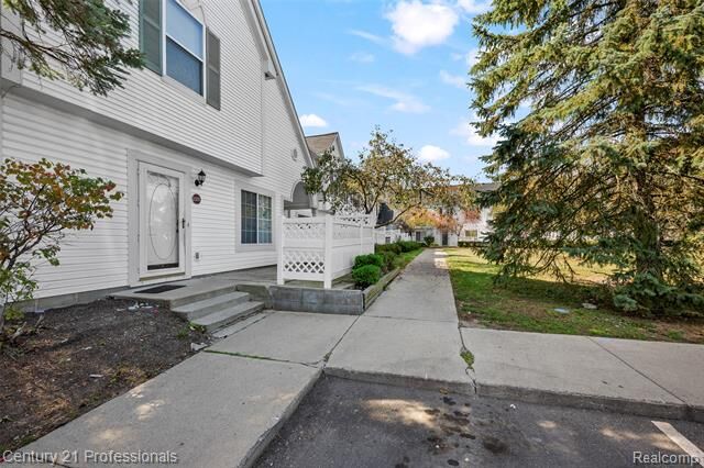 Property Photo: 22271 Atlantic Pointe MI 48336