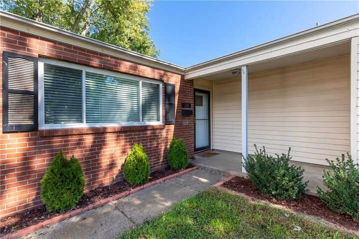 Property Photo: 105 Deerfield Blvd VA 23666