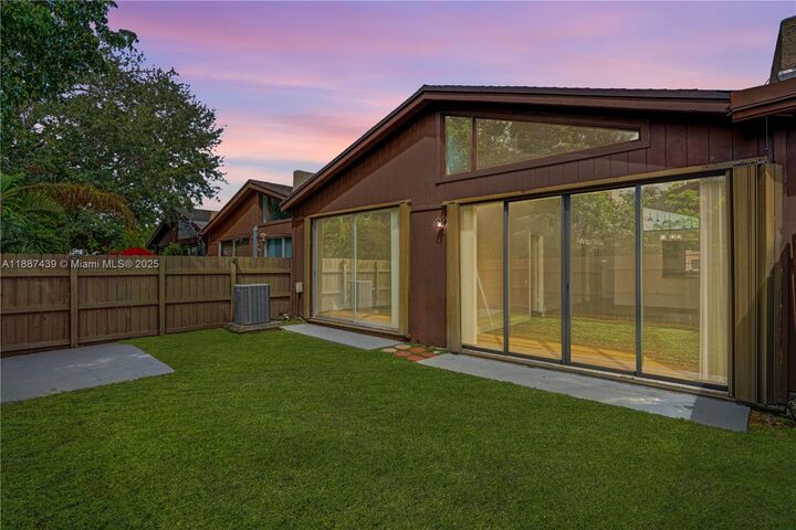 Property Photo: 11368 SW 112th Cir Ln S FL 33176