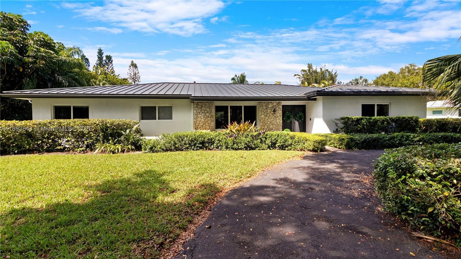 Property Photo: 14590 SW 81st Ave FL 33158