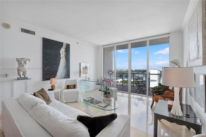 Property Photo: 1819 SE 17th St 1606 FL 33316