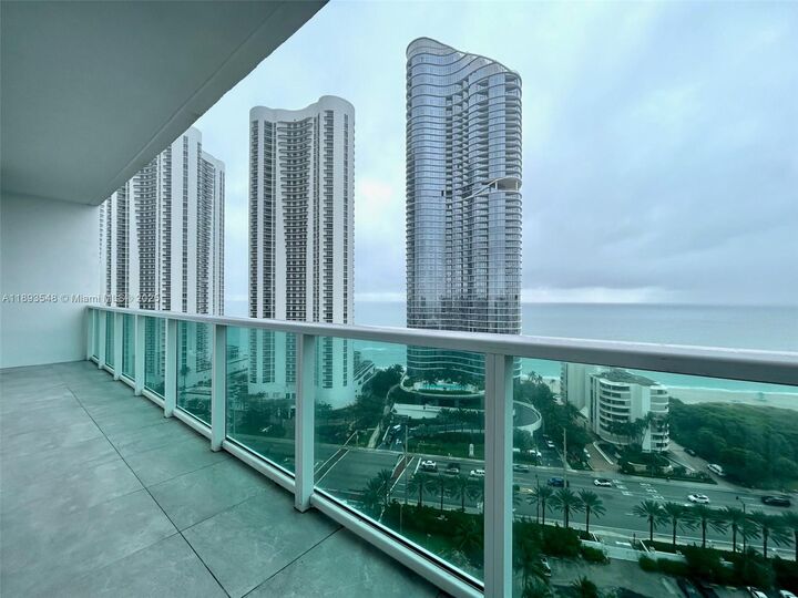 Property Photo: 100 Bayview Dr Ph08 FL 33160