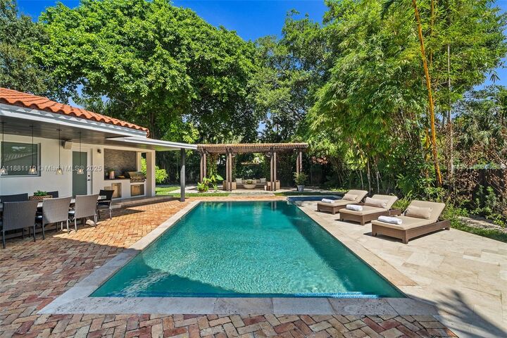 Property Photo: 575 Bay Point Rd FL 33137